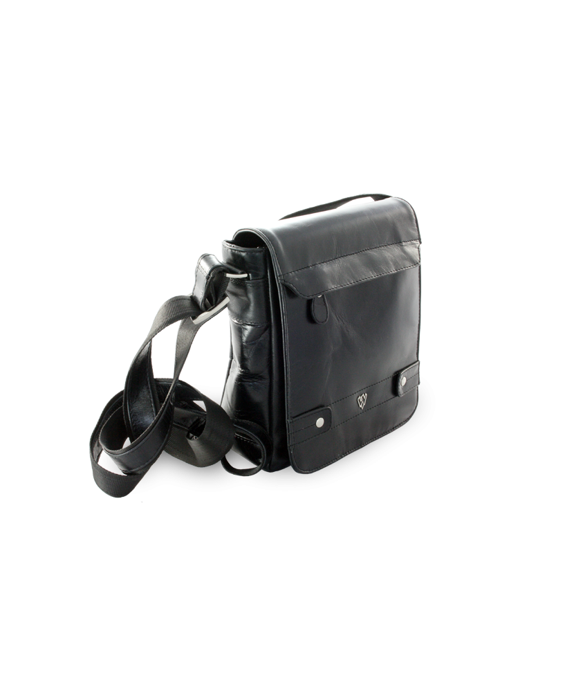 Malý čierny pánsky kožený crossbag s poklopom 215-1701-60 CRU