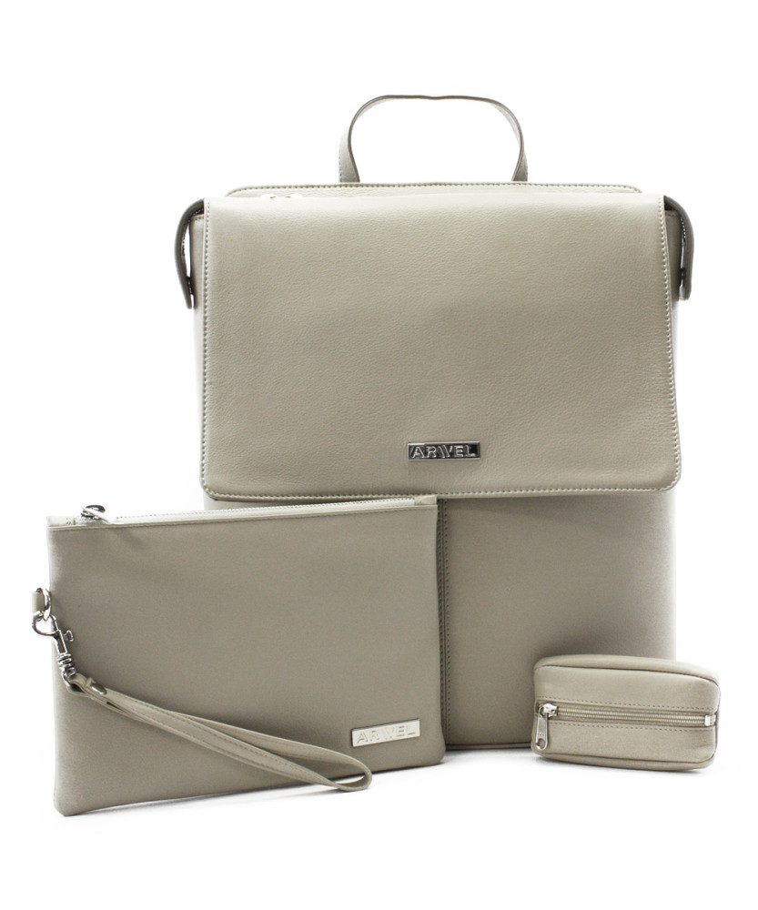 Šedobéžová sada dámskeho batohu, etue a kľúčenky 412-1660-0025-2418-24