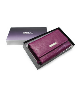 Fuchsiová dámska kožená klopnová peňaženka so vzorom 511-2235-36